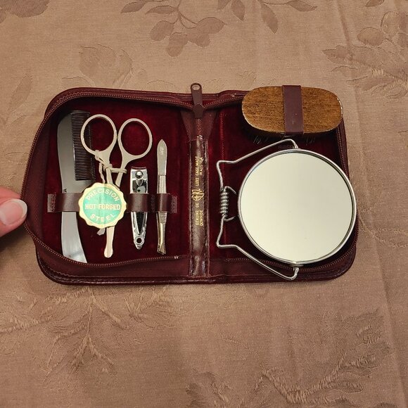 Vintage Toiletry Travel Kit, New with Tags! - Picture 1 of 14